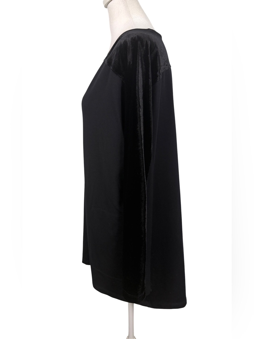 Intro Love Black Velvet Sleeve Tunic Top Large V Neck Pockets Quiet Luxury - Picture 5 of 11